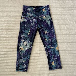 CHAMPION Freedom Women’s Small Hidden Pocket Floral Pull On Capri Crop Legging